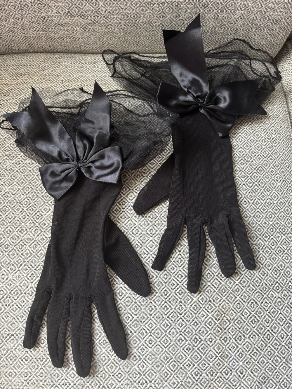 Women’s Black Sheer Ruffle Bow Gloves – Costume / Dress-Up - NWOT